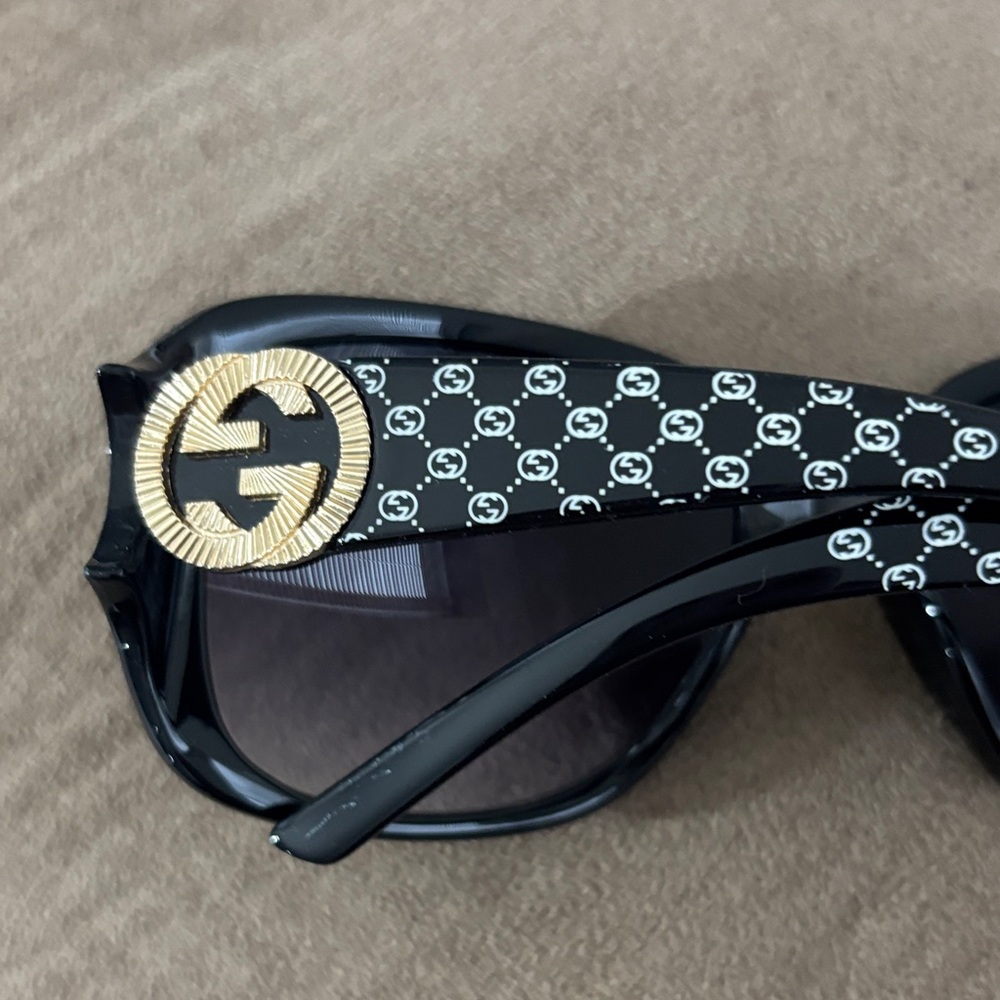 Gucci Black Logo-Pattern Oversized Sunglasses wit… - image 2